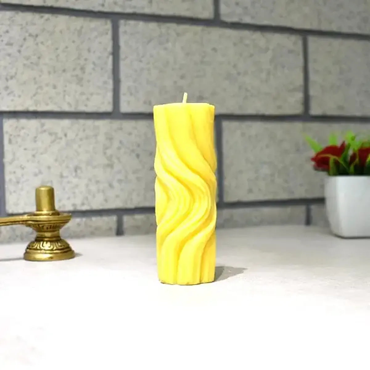Wave Twisted Candle